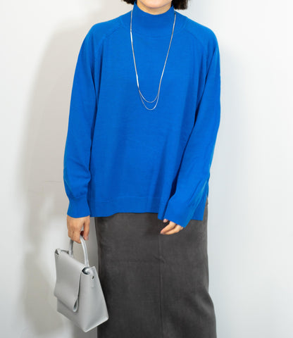 モックネックラグランニット