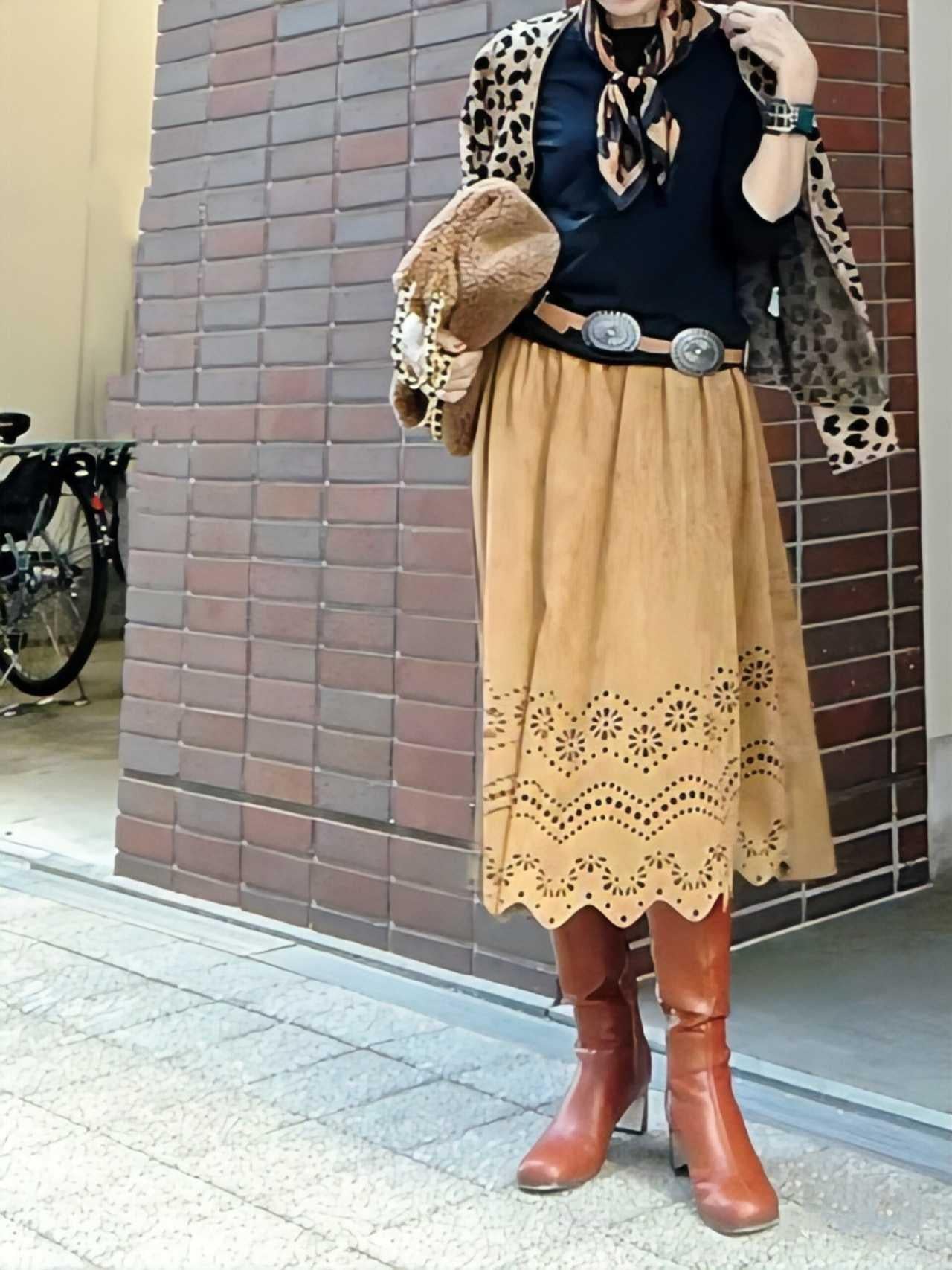 スエードパンチングスカート