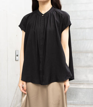 とろみバンドカラーブラウス