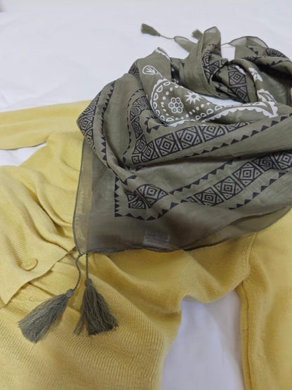 タッセルスクエアスカーフ