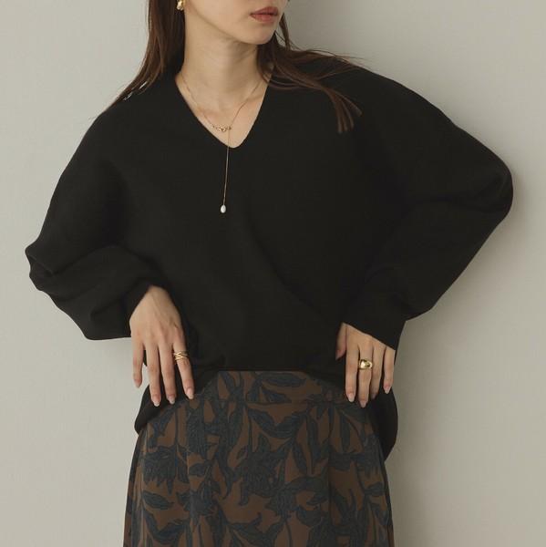 やわもちVネックニット