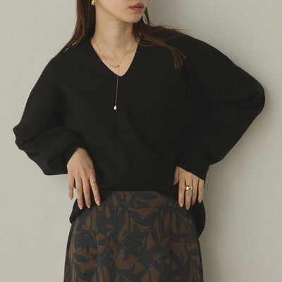 やわもちVネックニット