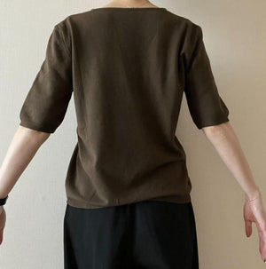 ミニマルVネックハーフスリーブニット