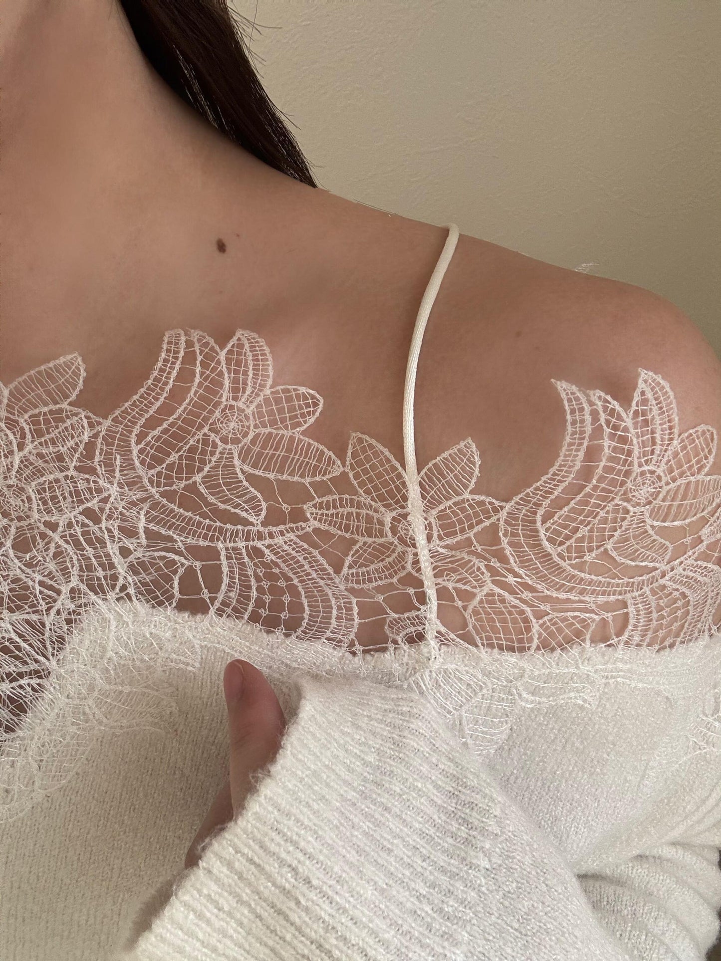 レースデザインオフショルニット