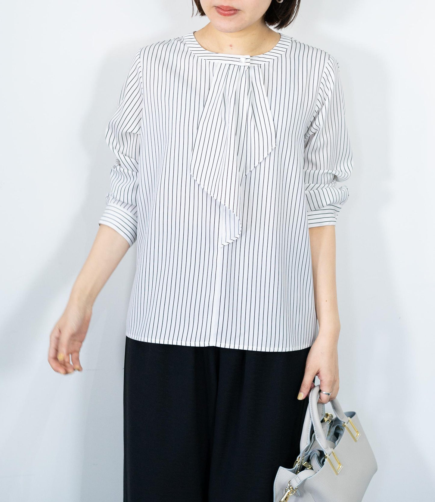 綺麗めストライプフリルタイブラウス