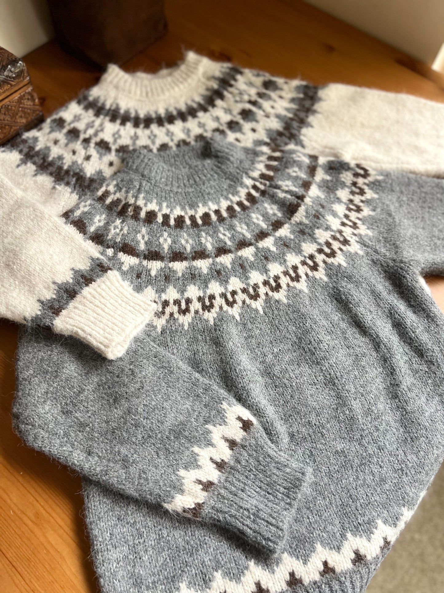 定番ノルディックニット