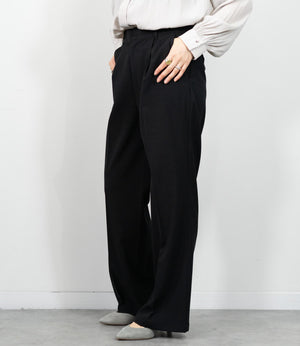 タックストレートパンツ