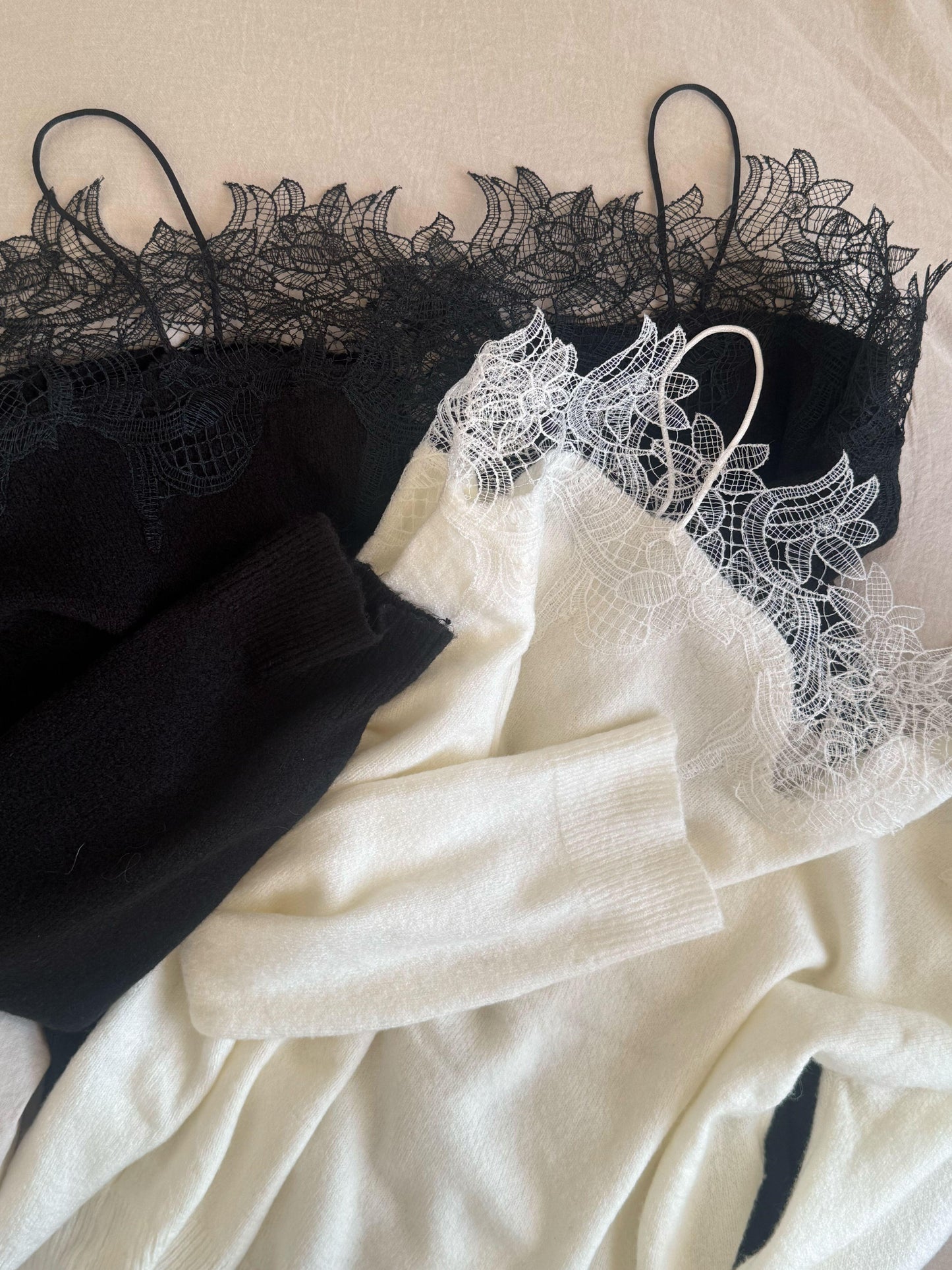 レースデザインオフショルニット