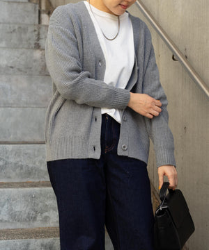 Vネックカーディガン