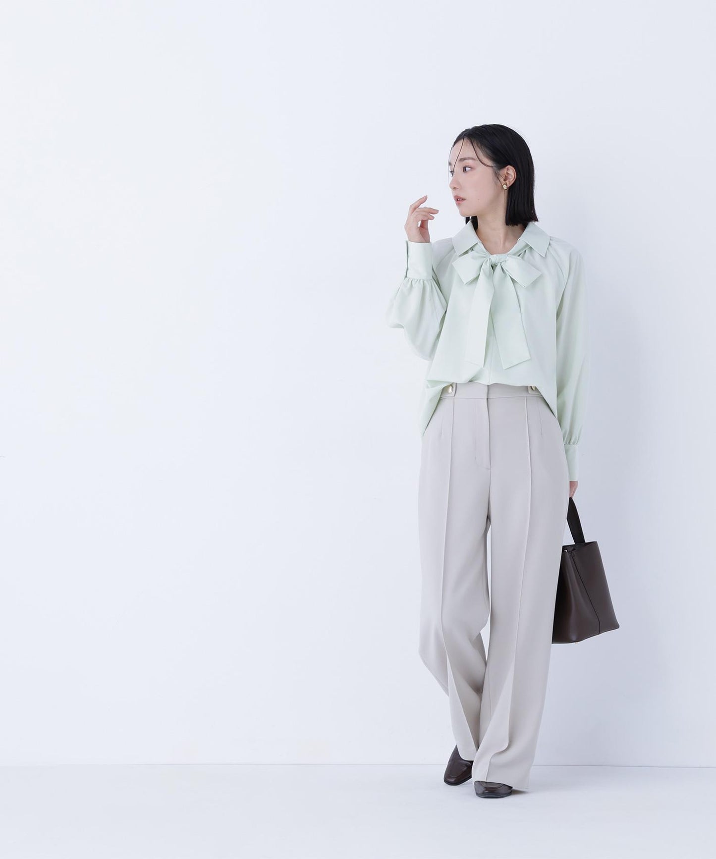 スキッパーリボンタイブラウス