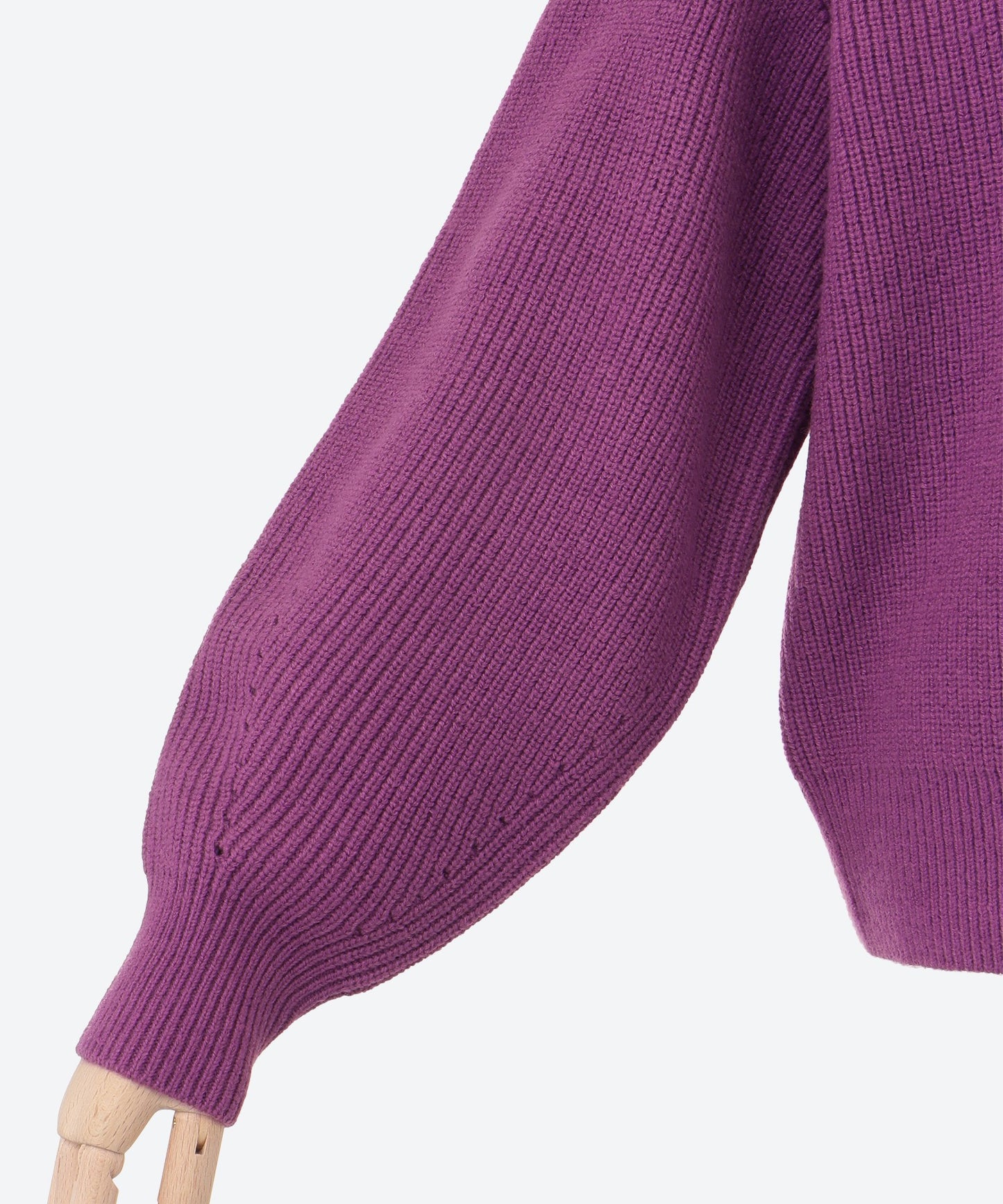 ハイネックボリュームスリーブニット