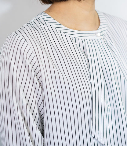 綺麗めストライプフリルタイブラウス