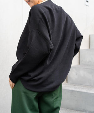 ボートネックニット