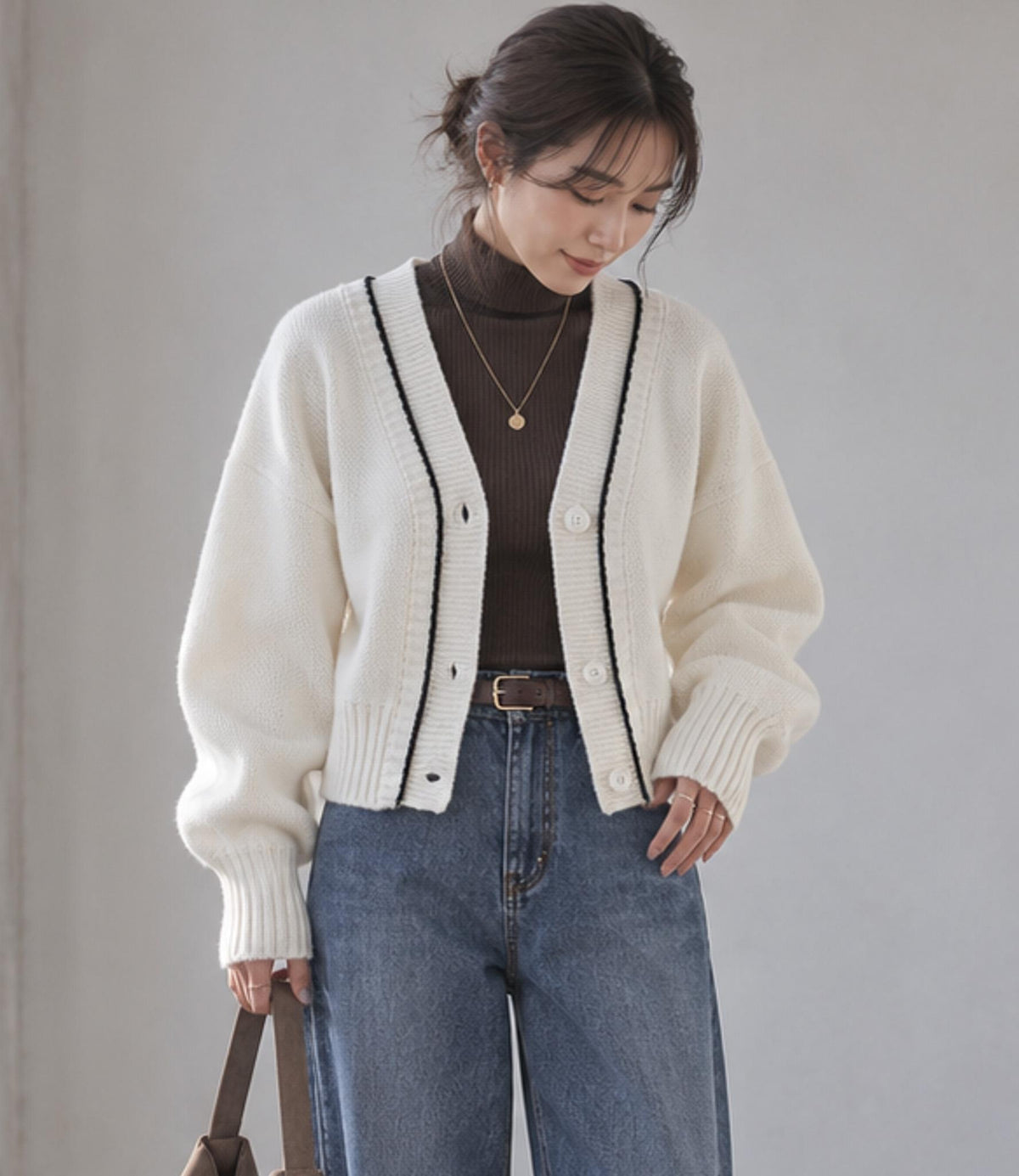 Vネックショートカーディガン