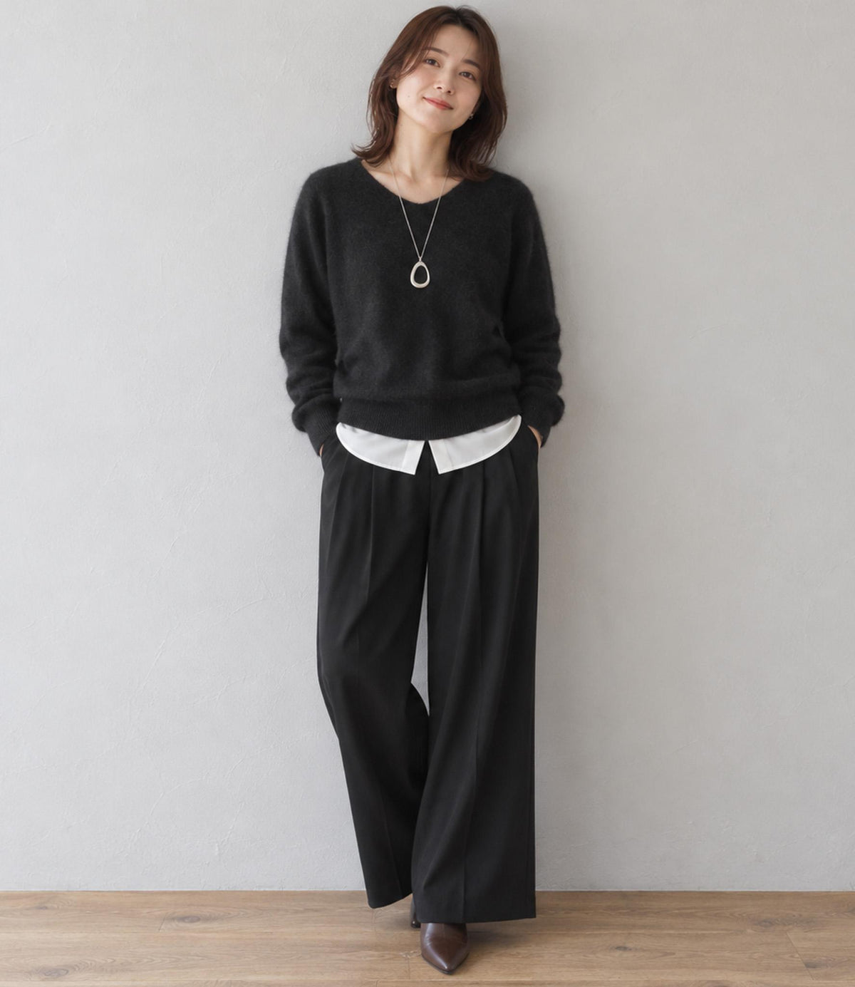 ウールカシミアホールガーメントVネックニット