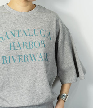 フレア袖レタリングTシャツ