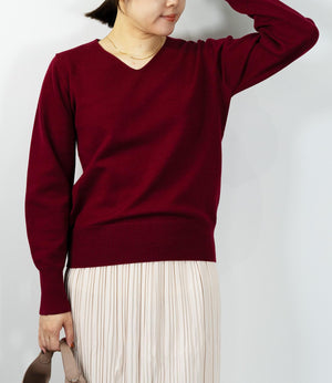 コンパクトVネックニット