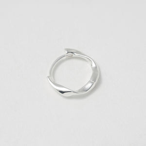 ＜ANNA SOTTILOTTA＞ヒネリフープピアス