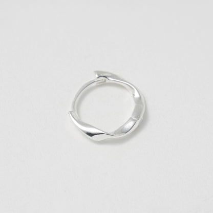 ＜ANNA SOTTILOTTA＞ヒネリフープピアス