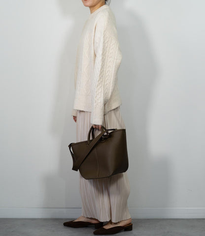 ケーブルニット