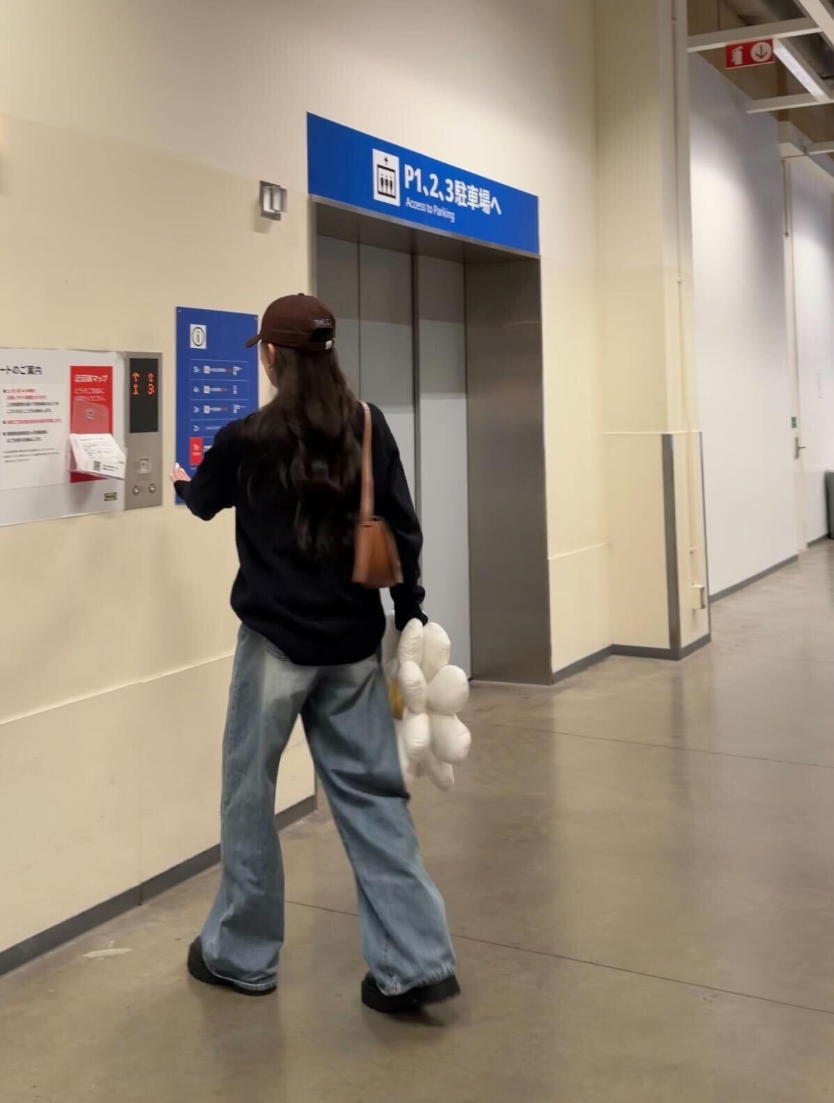 ルーズフィットワイドジーンズ