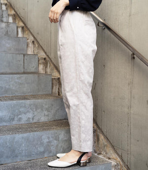 フローラルジャガードテーパードパンツ