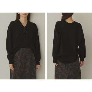 やわもちVネックニット