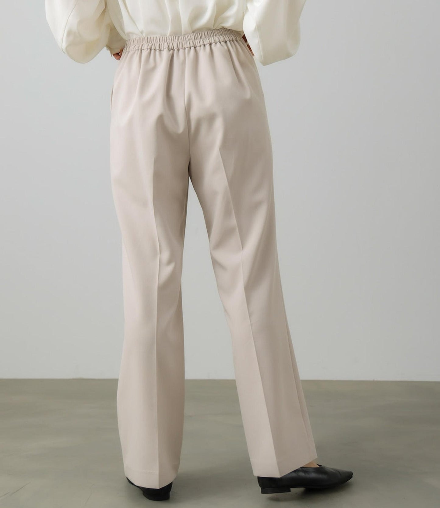 ストレッチストレートテーパードパンツ
