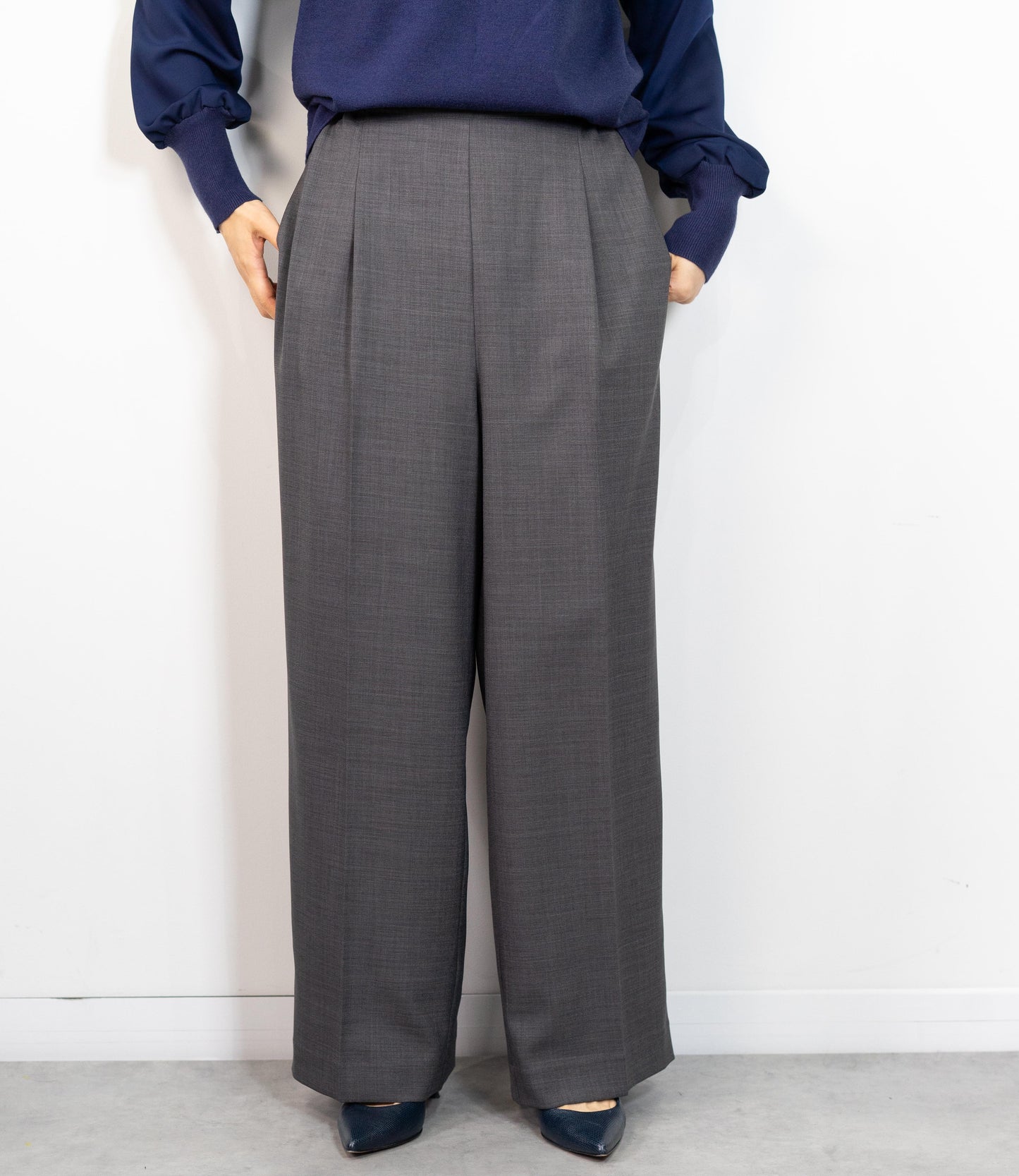 センタープレスストレートパンツ