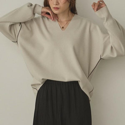 バイカラーシャープVネックニット