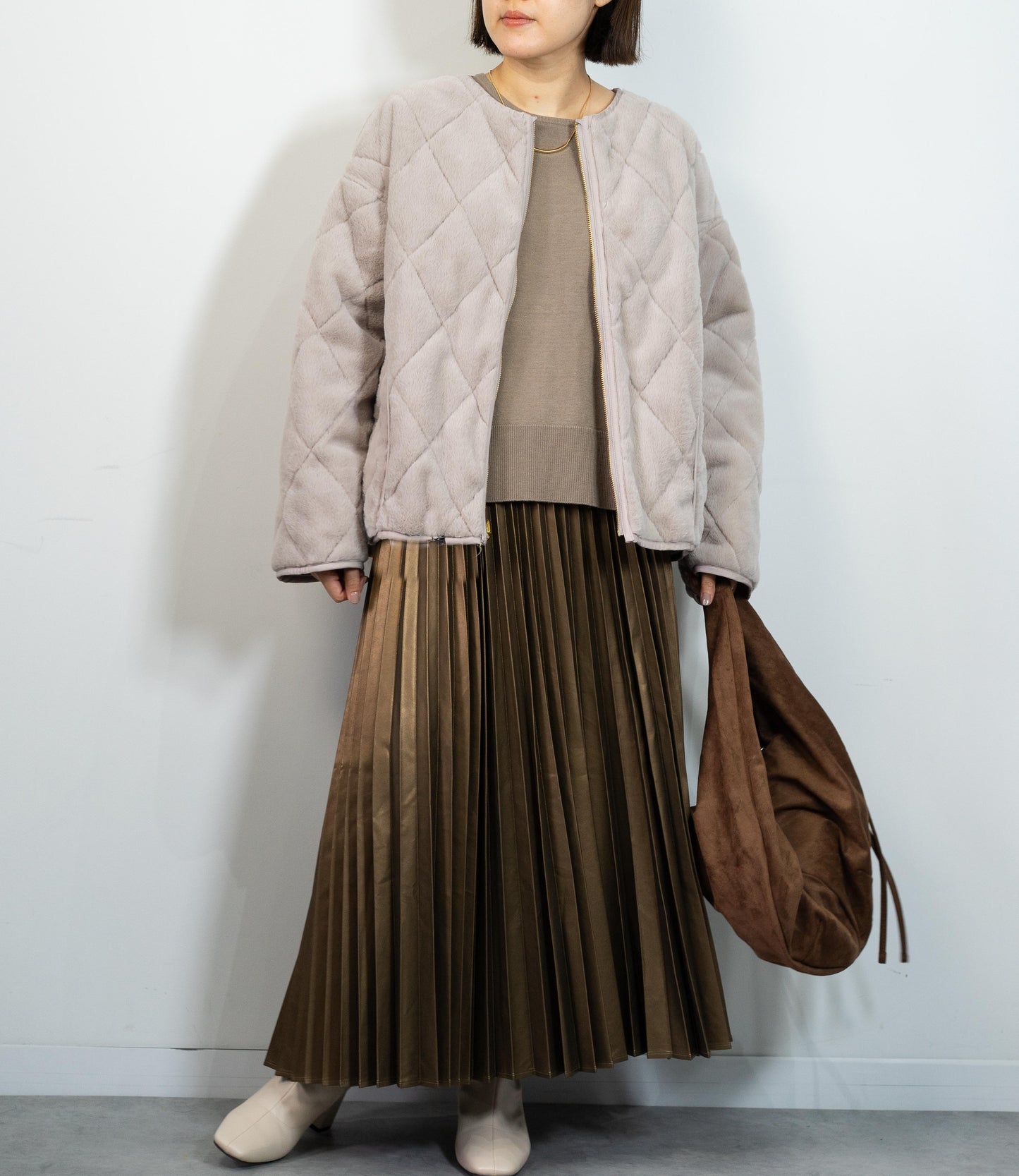 クルーネックサイドスリットニット