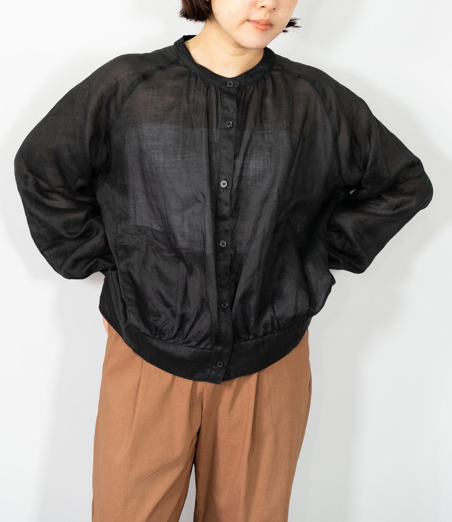 シアーリネンブラウス