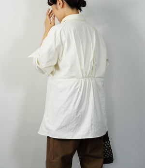 バックギャザーシャツ