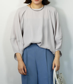 ダブルバックサテンエアリーブラウス