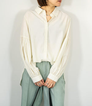 バンドカラーギャザーボリュームブラウス