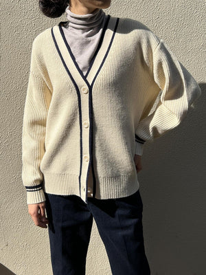 Vネックカーディガン