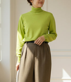 タートルネックソフトニット