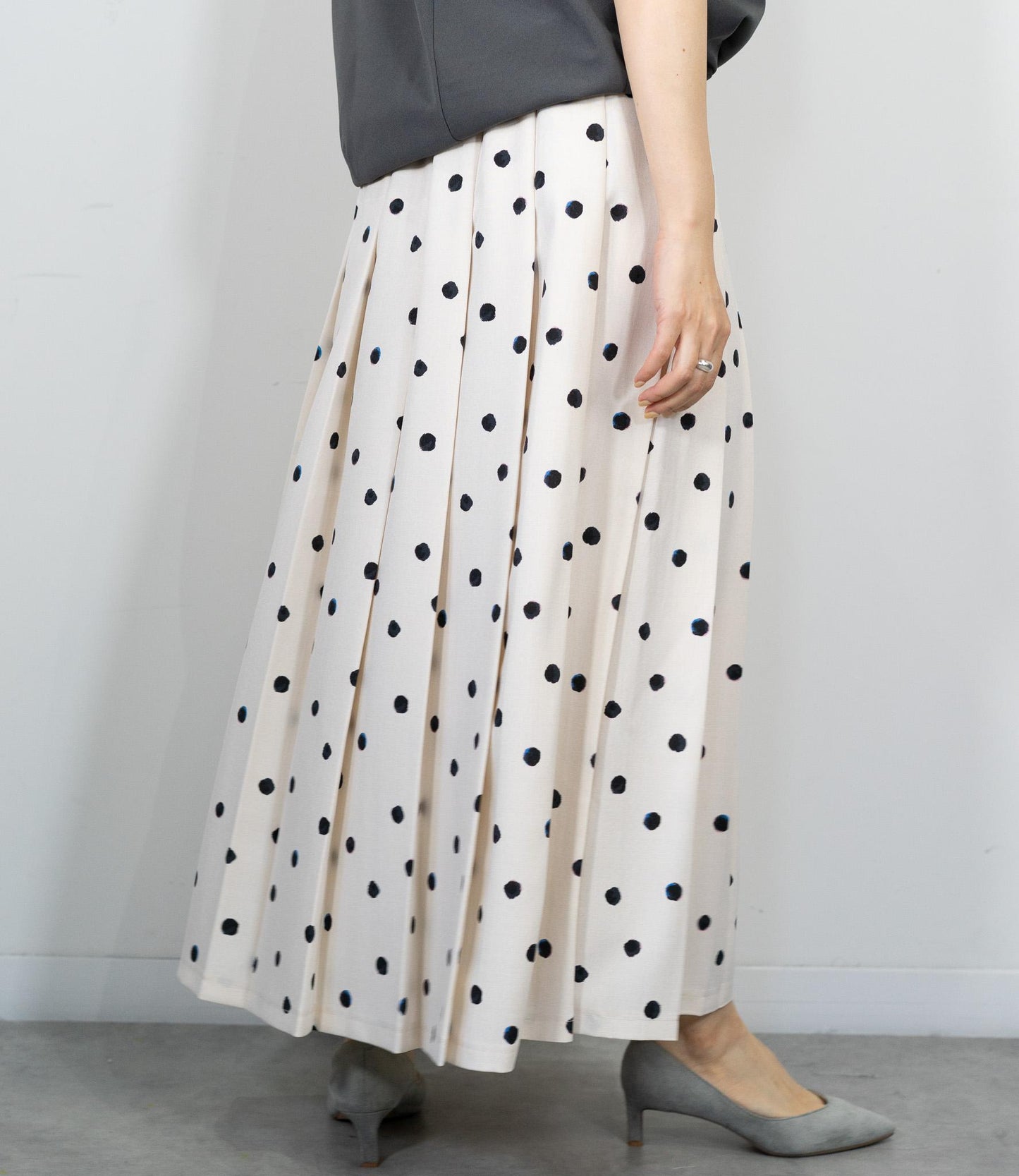 ランダムドットミモレタックスカート