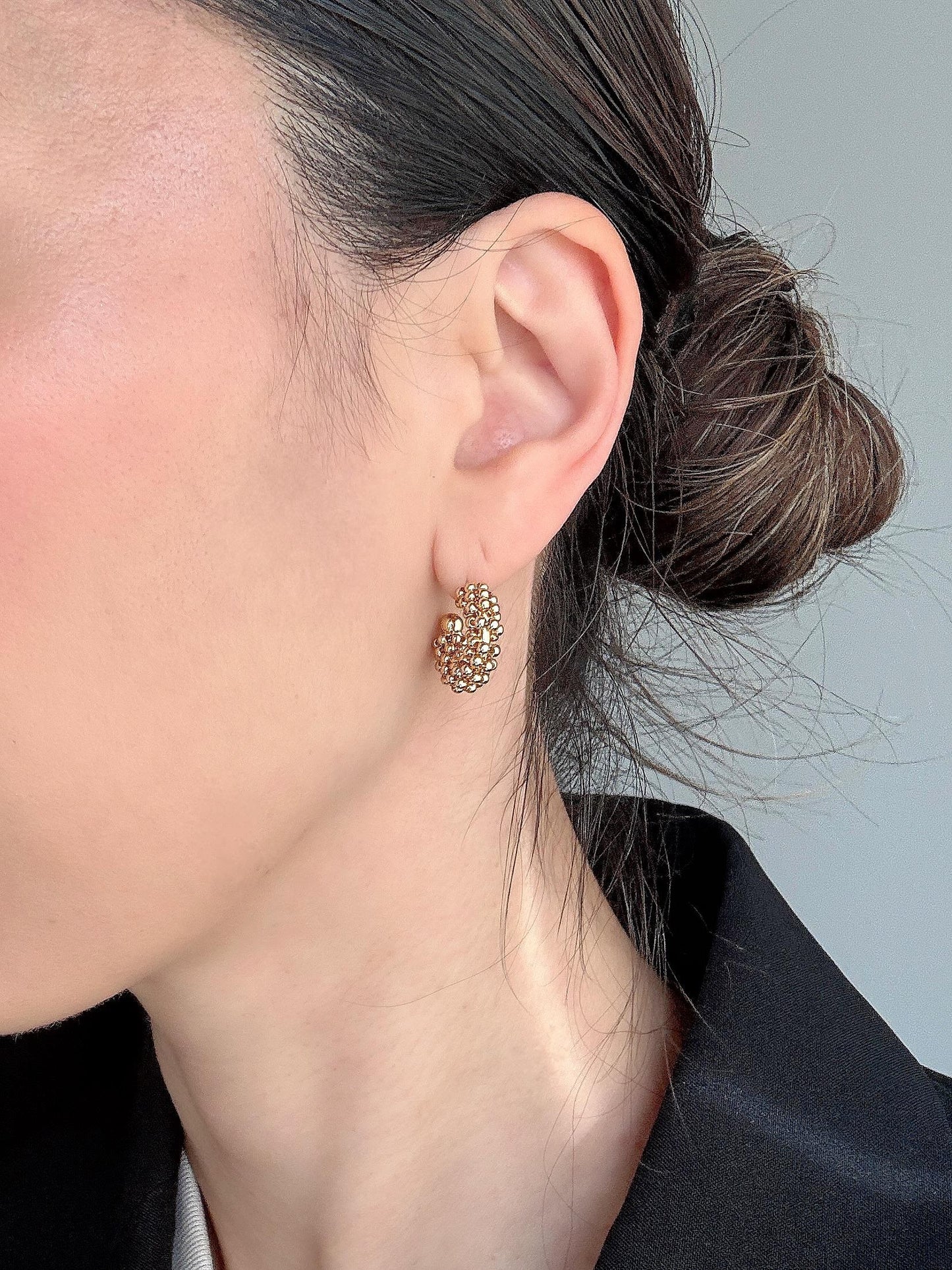 きらめく小粒フープピアス