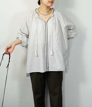 エンブロイダリーエアリーブラウス