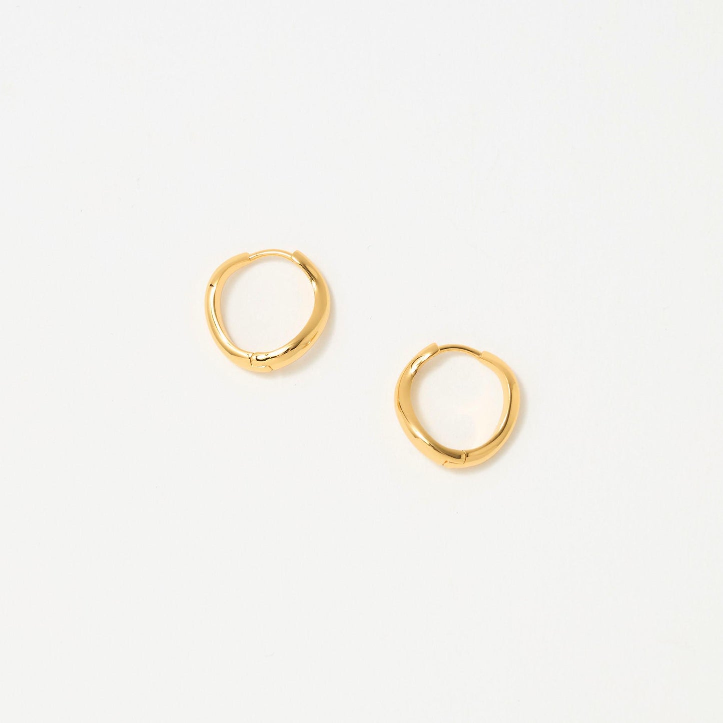 ツイスト フープ ピアス