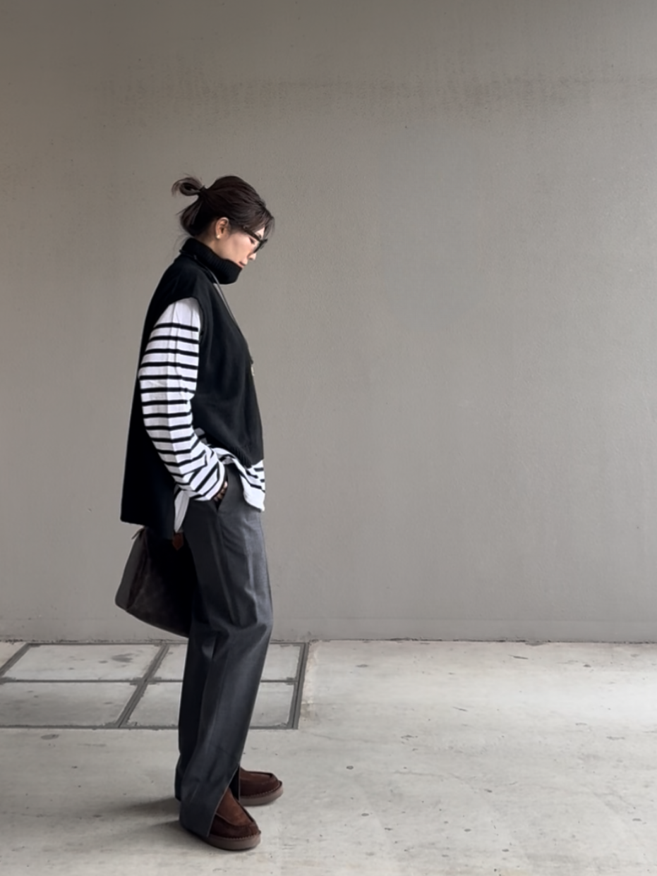 タートルネックスリットベスト