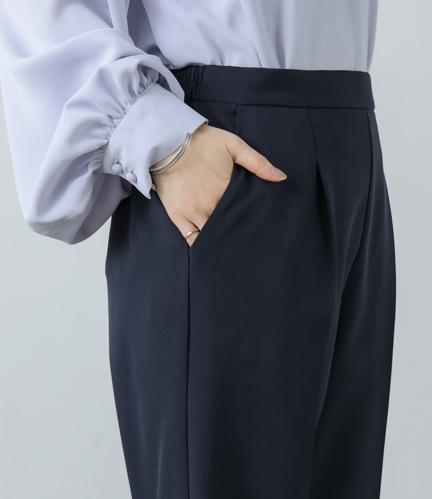 ストレッチストレートテーパードパンツ