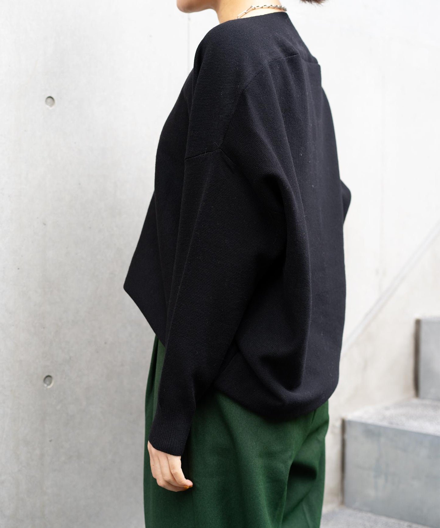 ボートネックニット