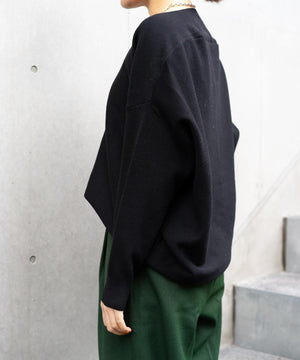 ボートネックニット