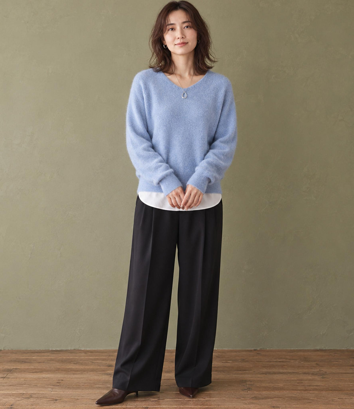 ウールカシミアホールガーメントVネックニット