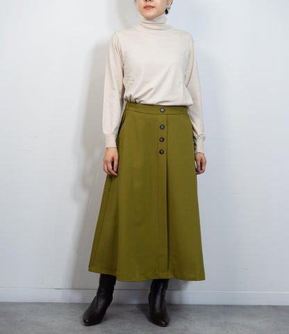 タートルネックソフトニット