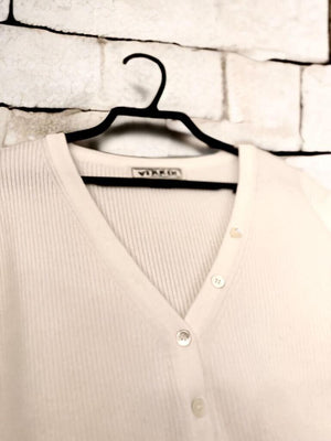 リブボタンVネックニット