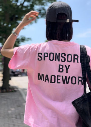 バックロゴピンクTシャツ