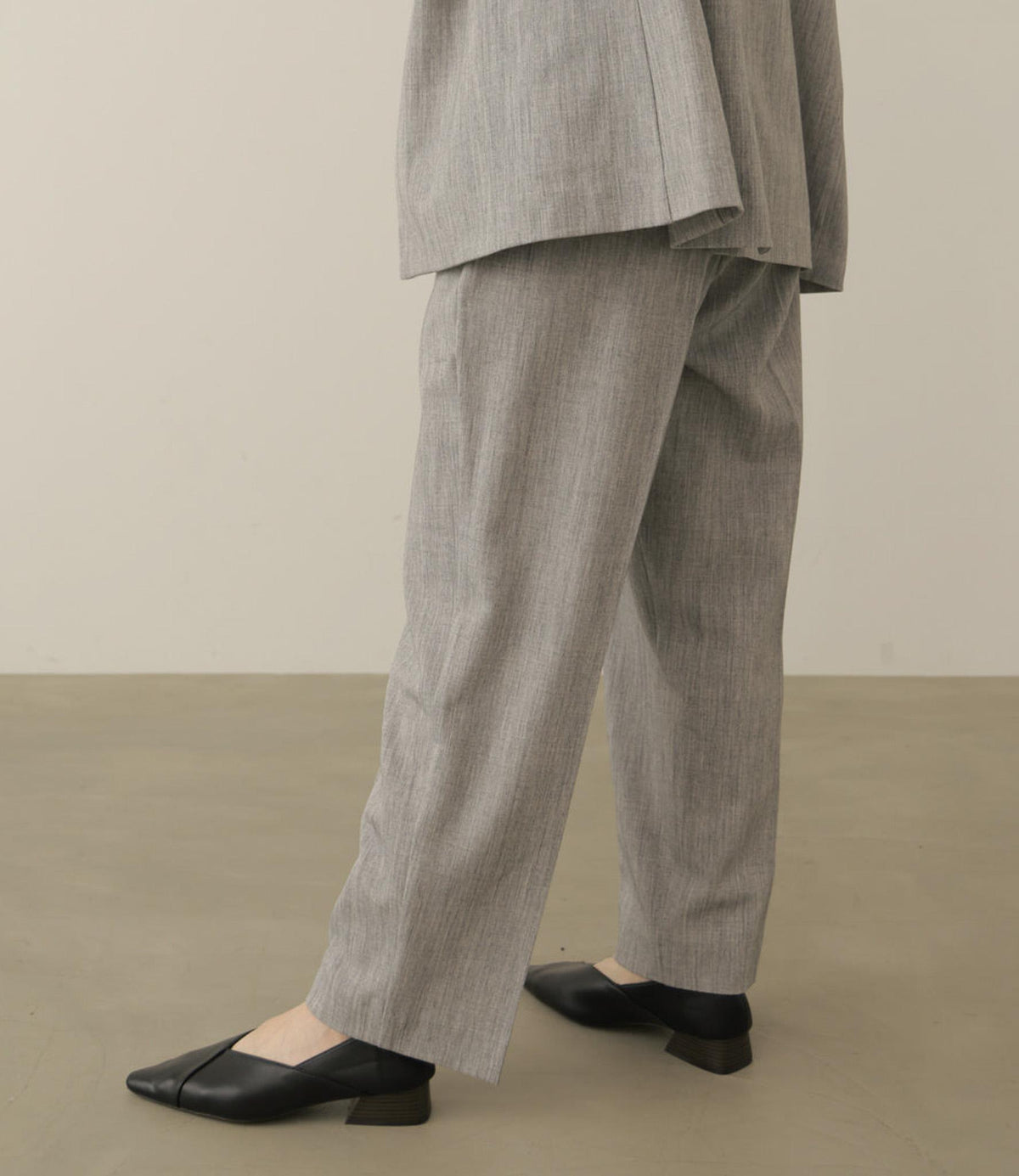 タックストレートパンツ
